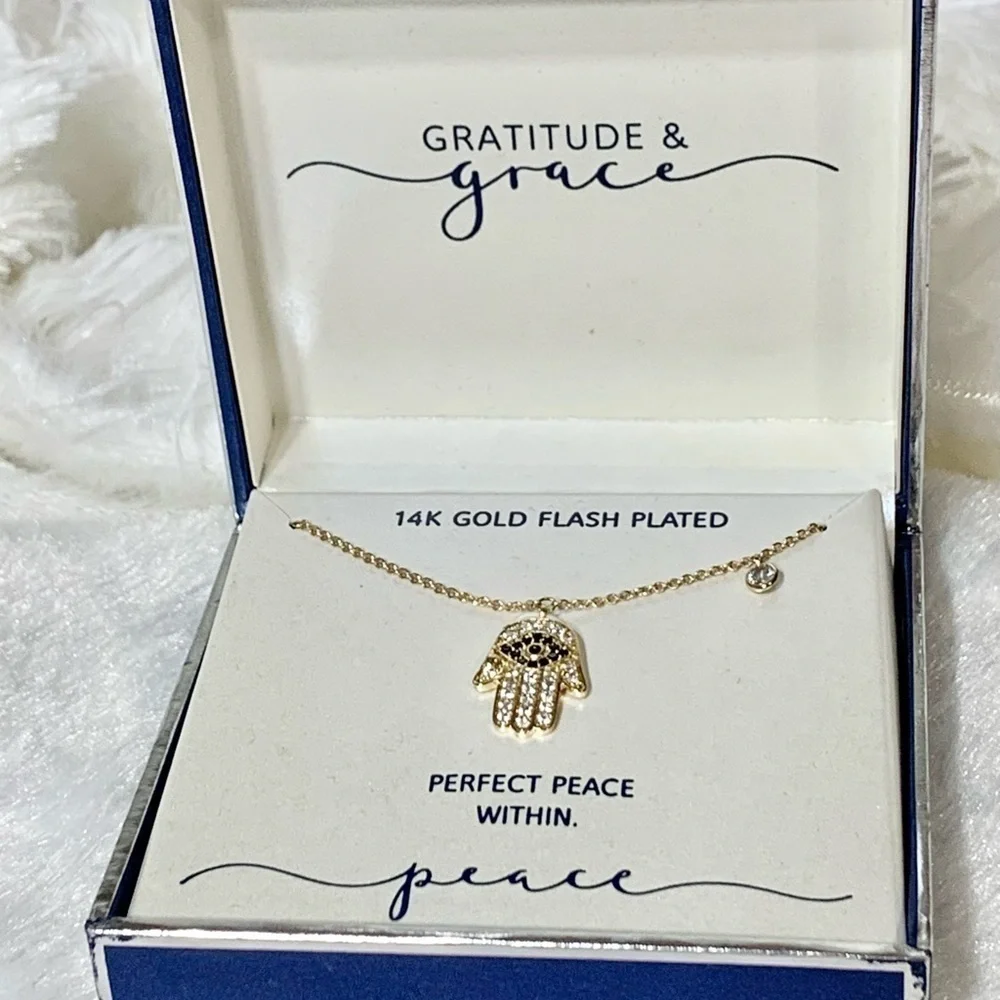 NWT gratitude and grace Hamsa necklace gold 💎💍❤️